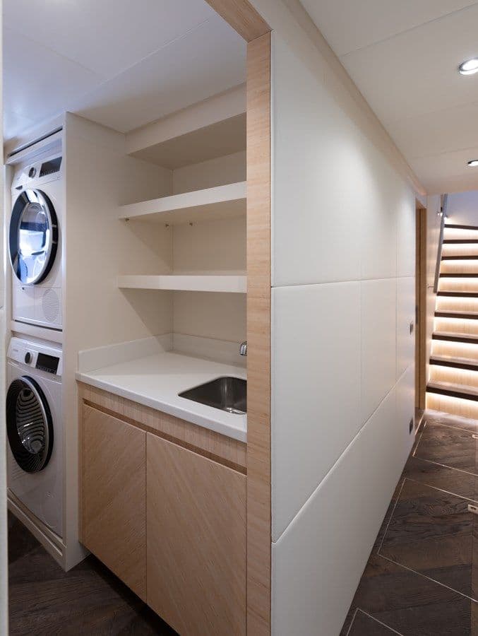 Buy a yacht #5 NOMAD 101 101