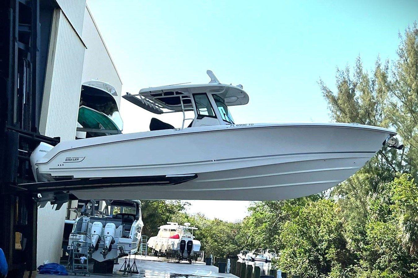 Boston Whaler 330 - Boston Whaler