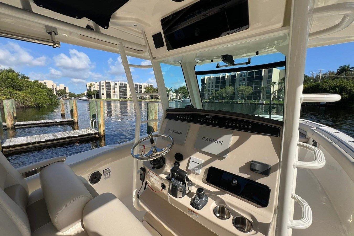 Купить яхту Boston Whaler 330 33 в Shestakov Yacht Sales