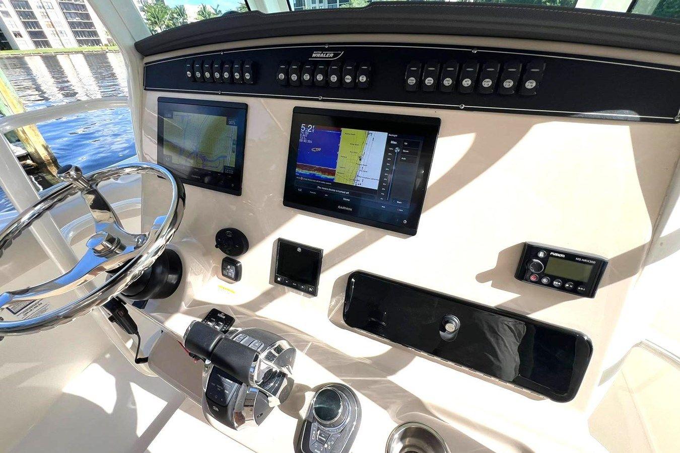 Лучшая цена на Boston Whaler 330 33