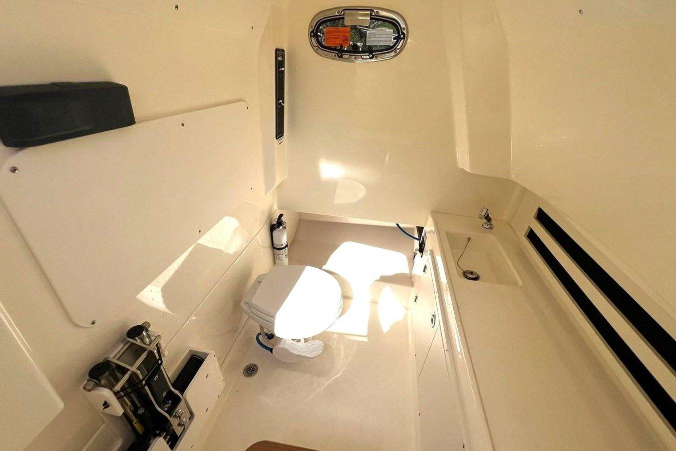 Лучшие предложения покупки яхты Boston Whaler 330 - Boston Whaler