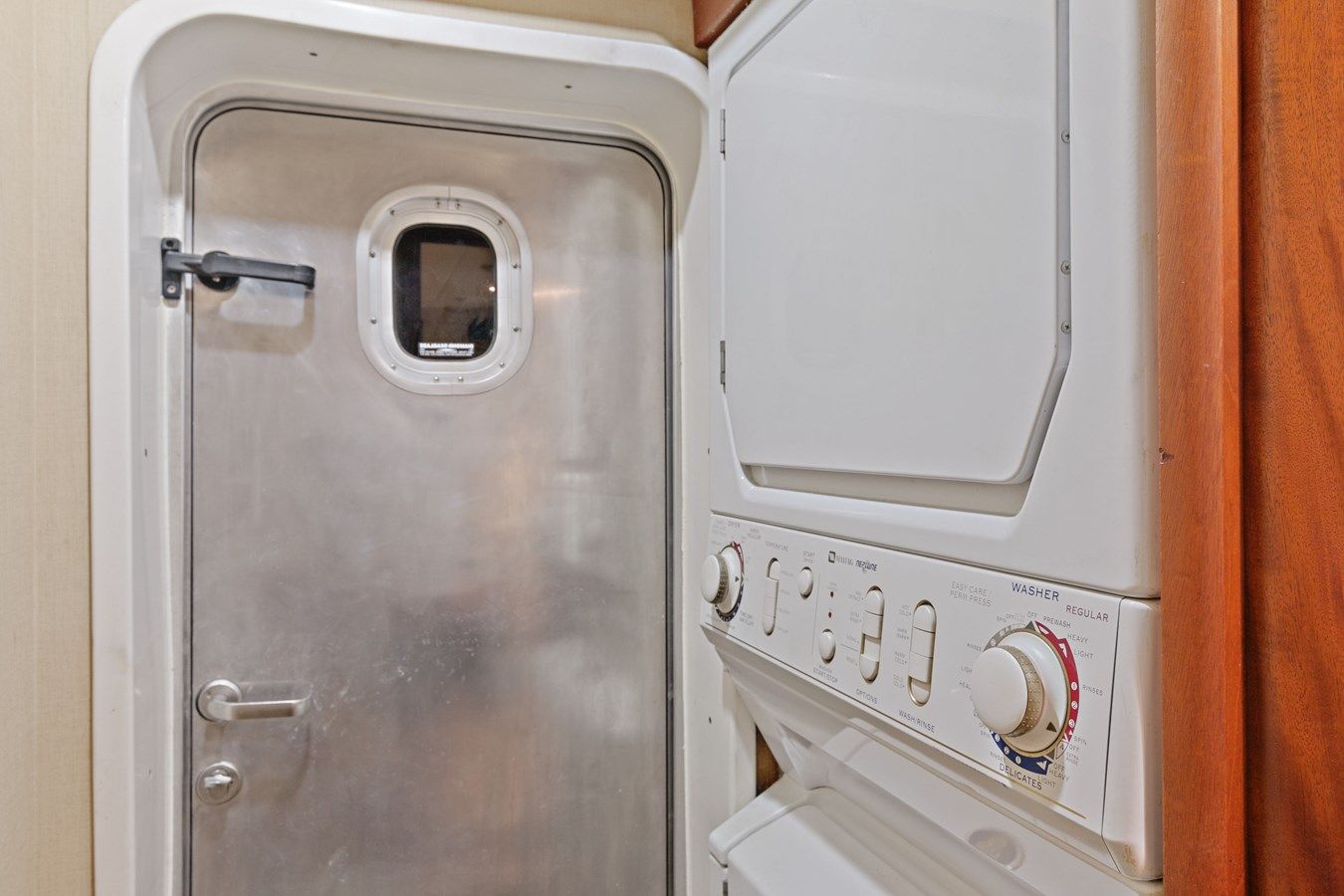 Buy a yacht Raven 2004