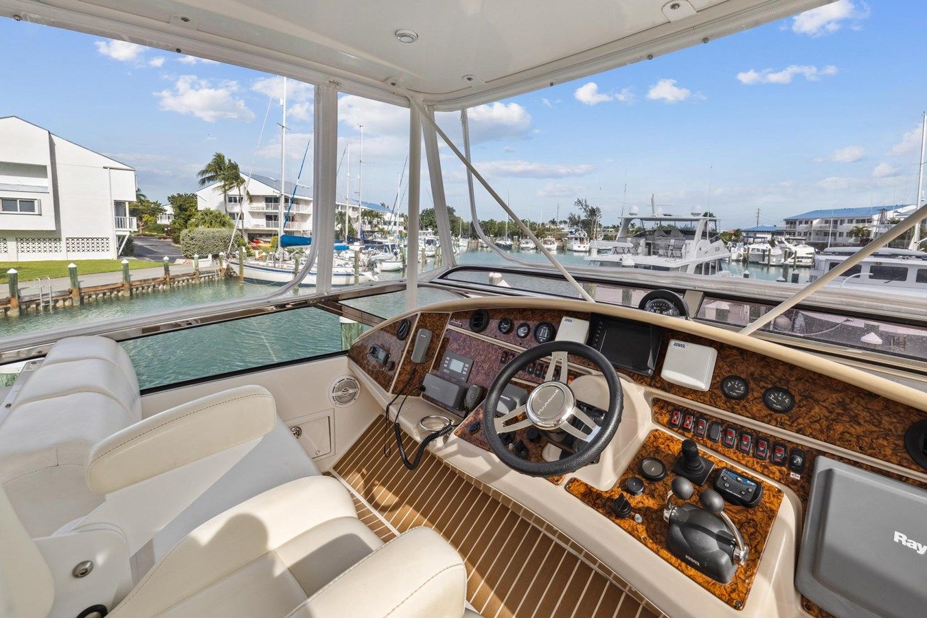 Buy a yacht Yasmine Ann - Marquis