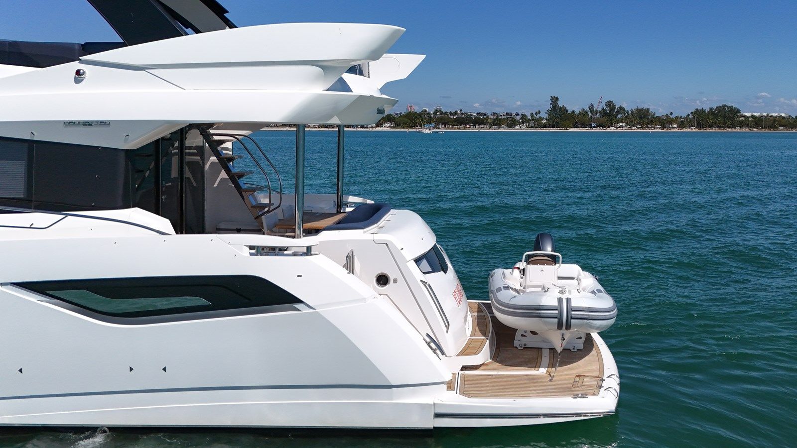 Buy a yacht 68 MANHATTAN - Sunseeker