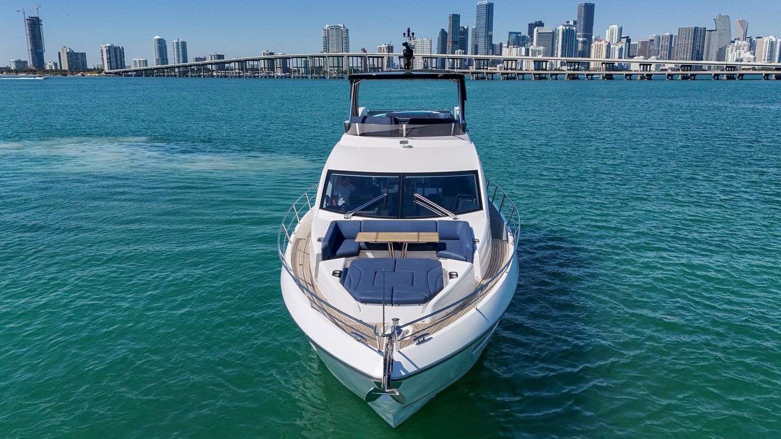 Buy a yacht 68 MANHATTAN 2021