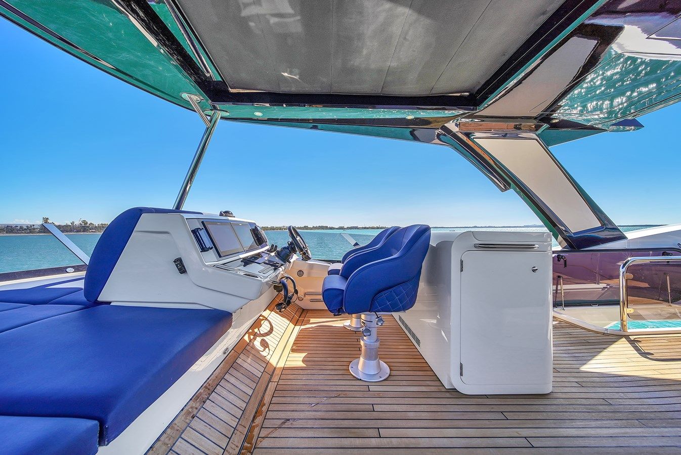Buy a yacht 68 MANHATTAN - Sunseeker