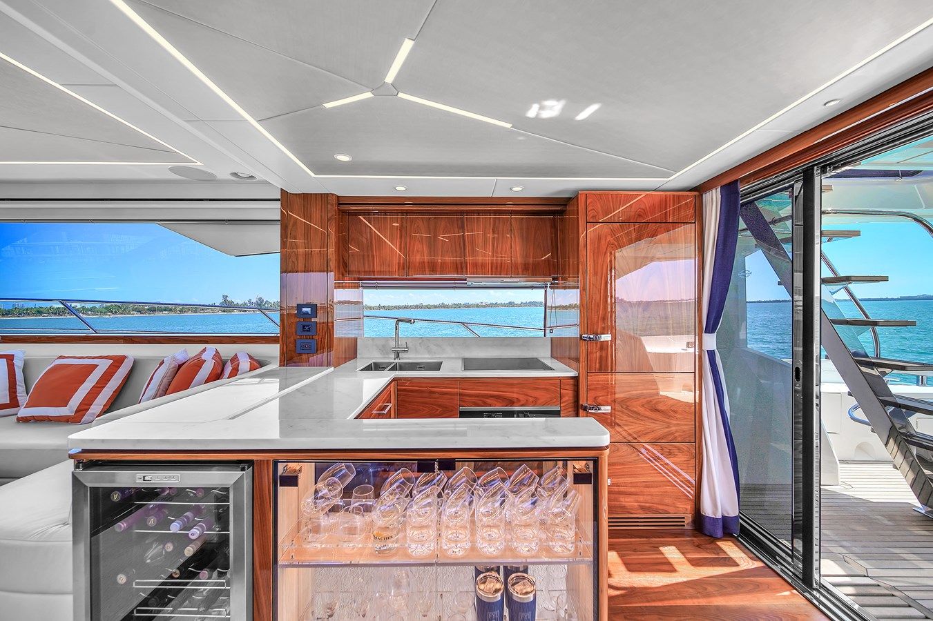 Buy a 68 MANHATTAN 2021 at Shestakov Yacht Sales