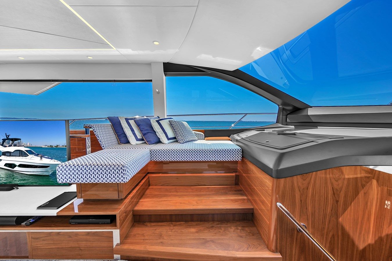 Buy a 68 MANHATTAN 68 at Shestakov Yacht Sales