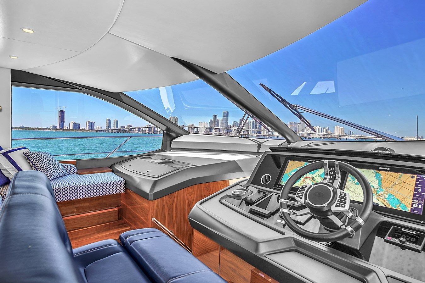 Buy a yacht 68 MANHATTAN 68