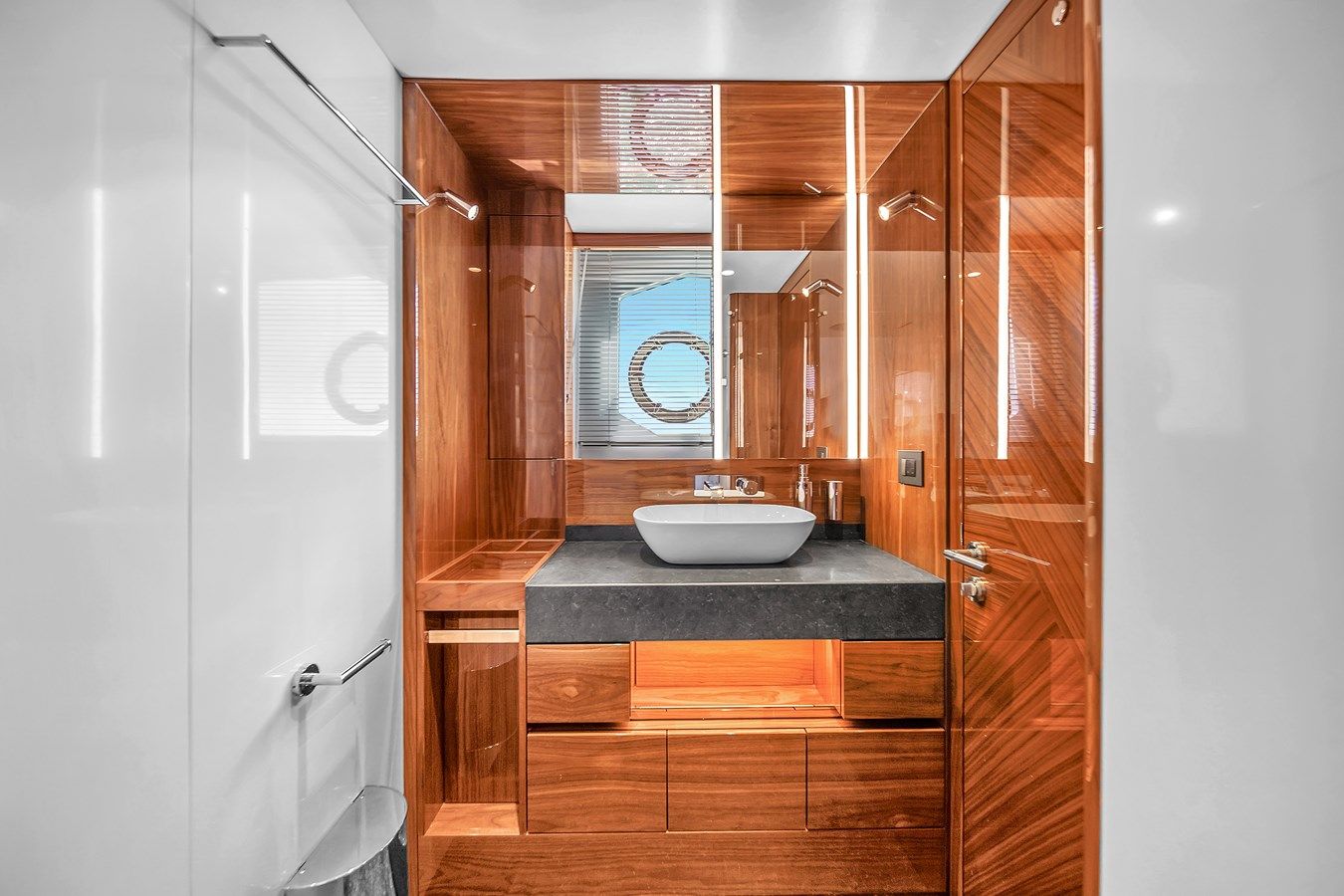 best yacht sales deals 68 MANHATTAN - Sunseeker
