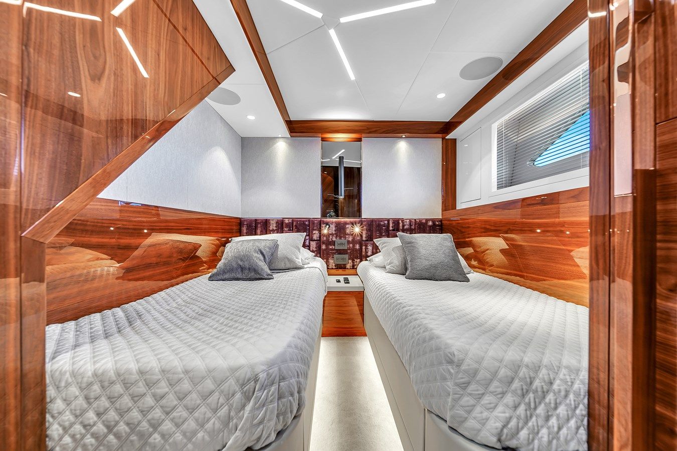 68 MANHATTAN - Sunseeker