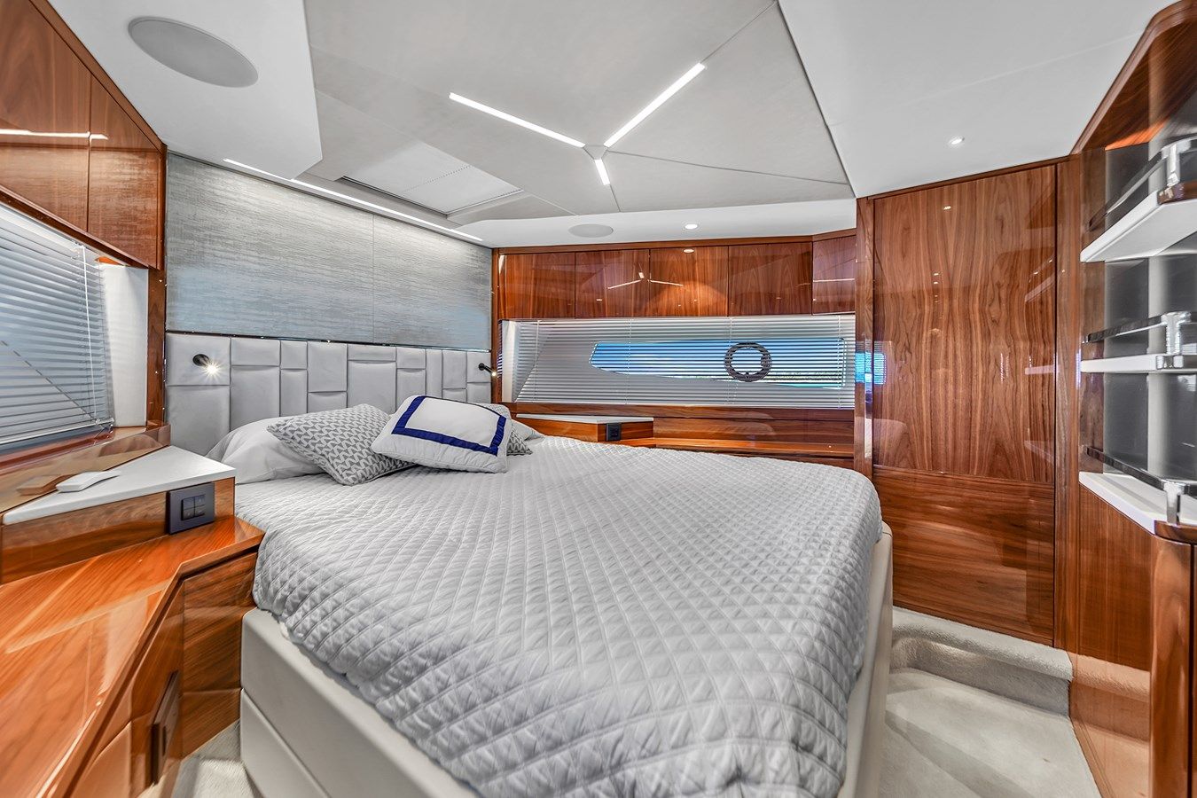 68 MANHATTAN - Sunseeker price