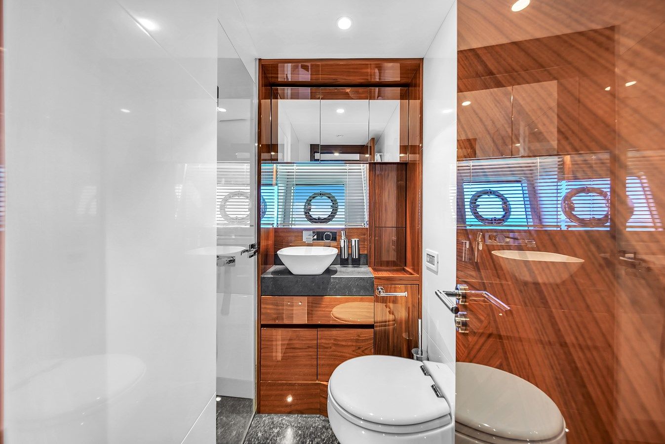 68 MANHATTAN 68 yacht sale