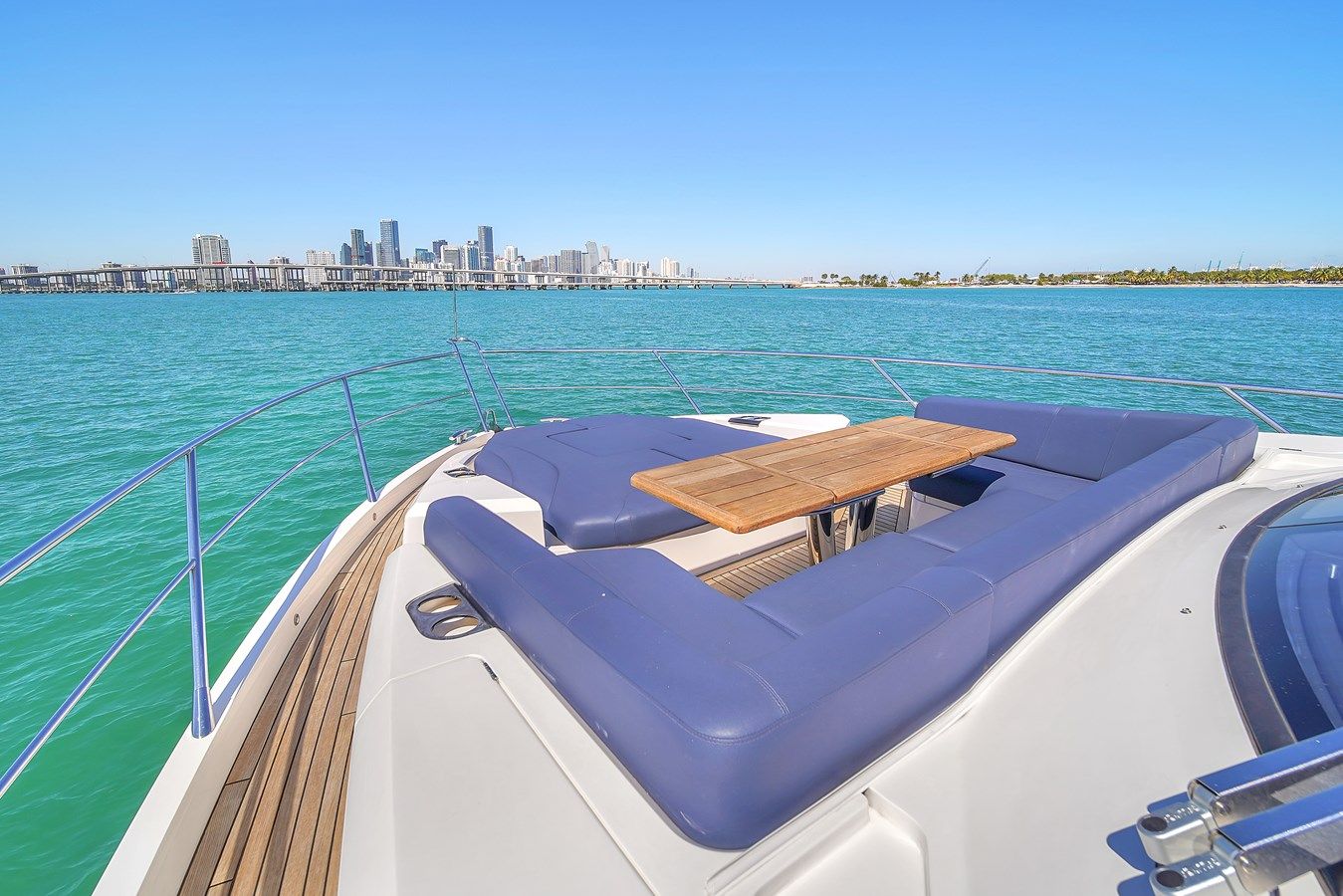 Buy a yacht 68 MANHATTAN - Sunseeker