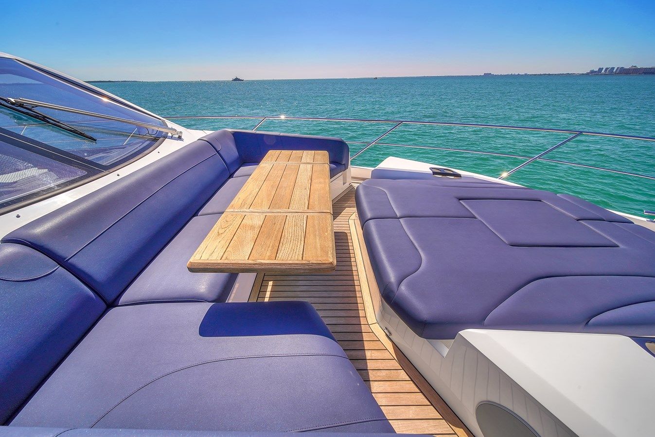 Buy a yacht 68 MANHATTAN 2021