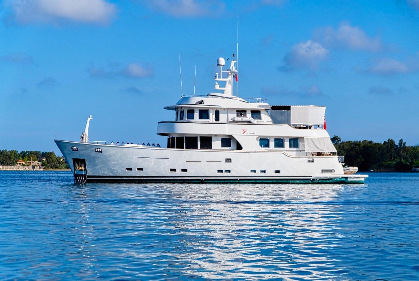 the best price on ANNAMIA 2007