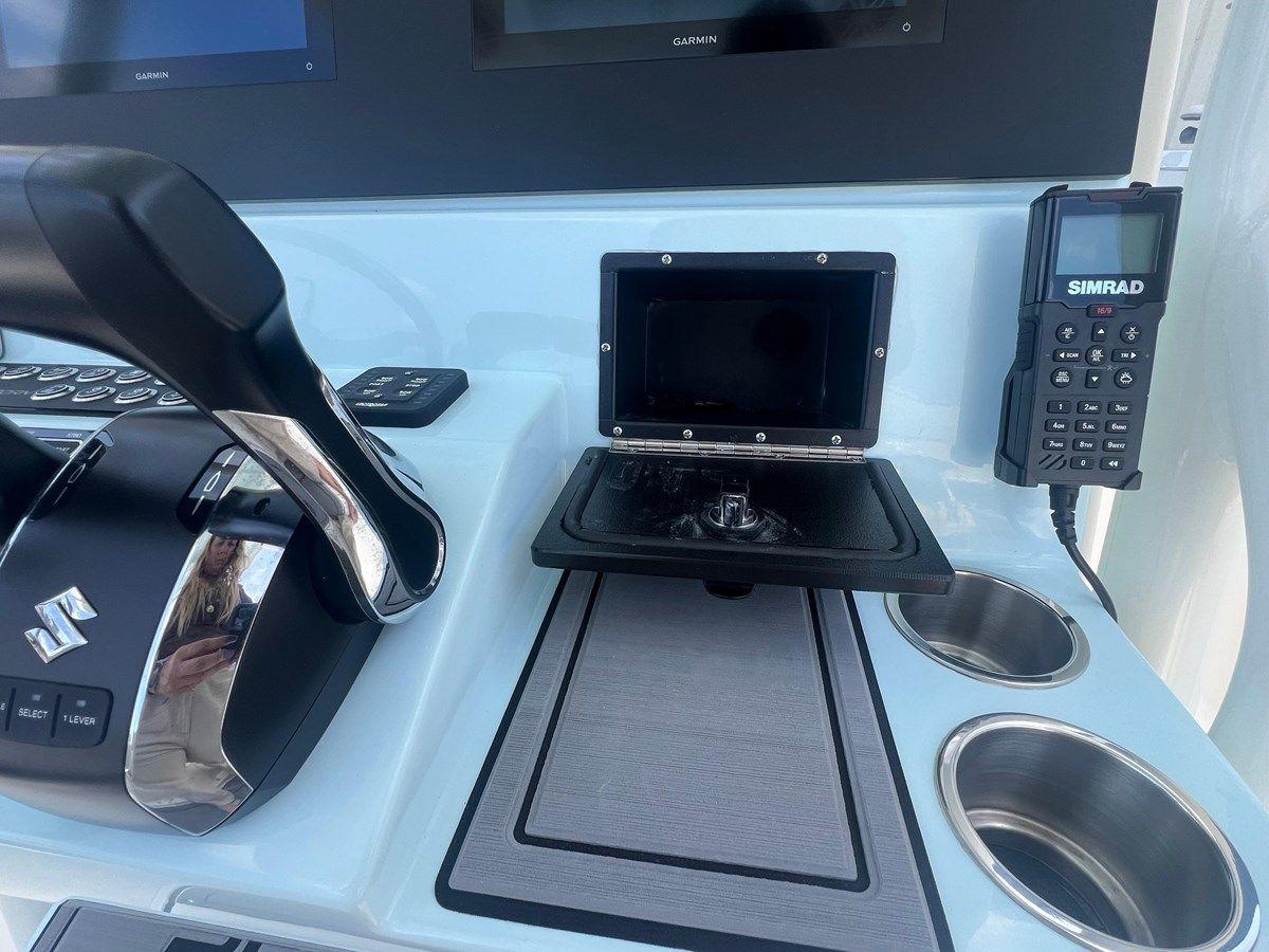 Лучшие предложения покупки яхты 2023 Sea Born LX26 Center Console - SEA BORN