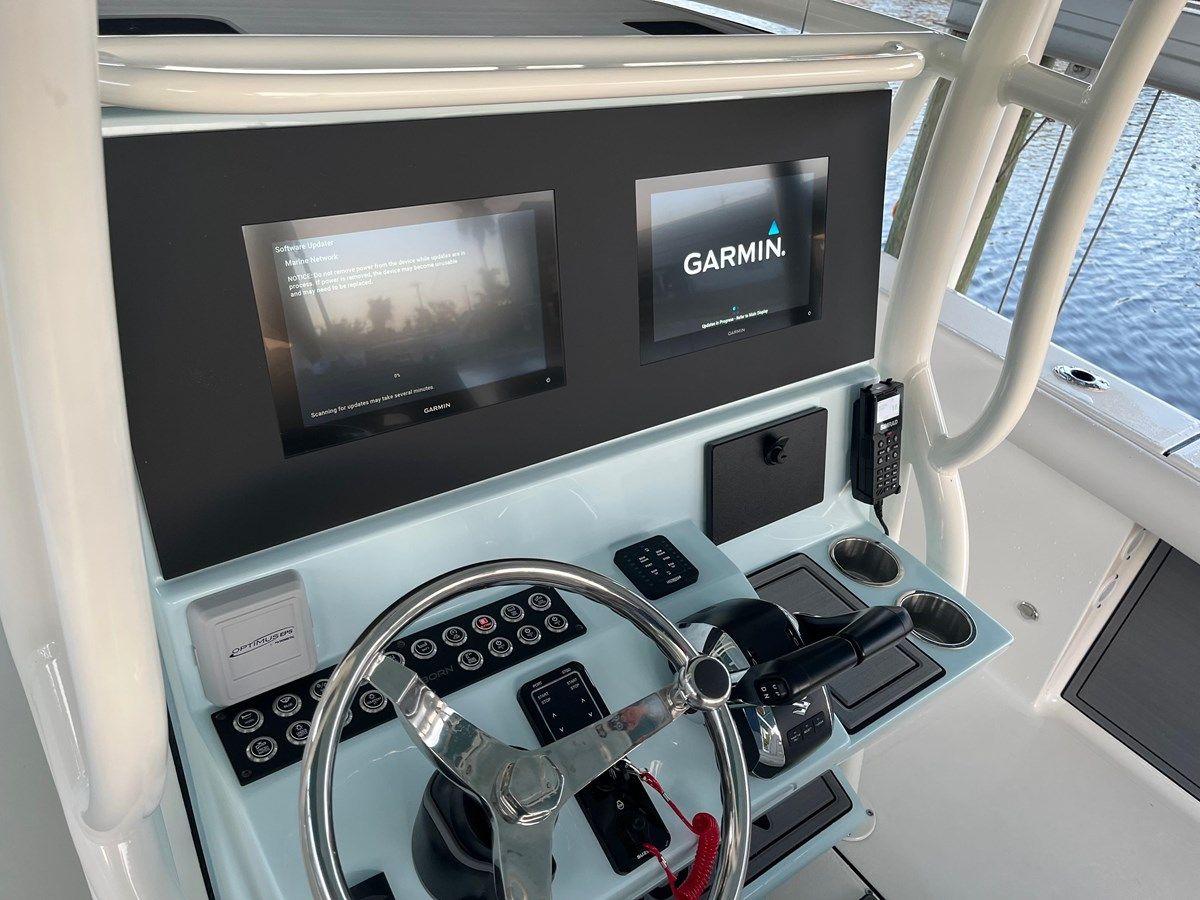 Лучшие предложения покупки яхты 2023 Sea Born LX26 Center Console 28