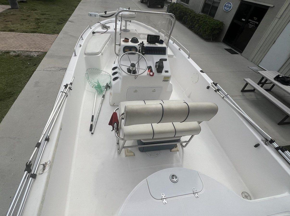 the best price on 2002 Cobia 211 Bay Boat 2002