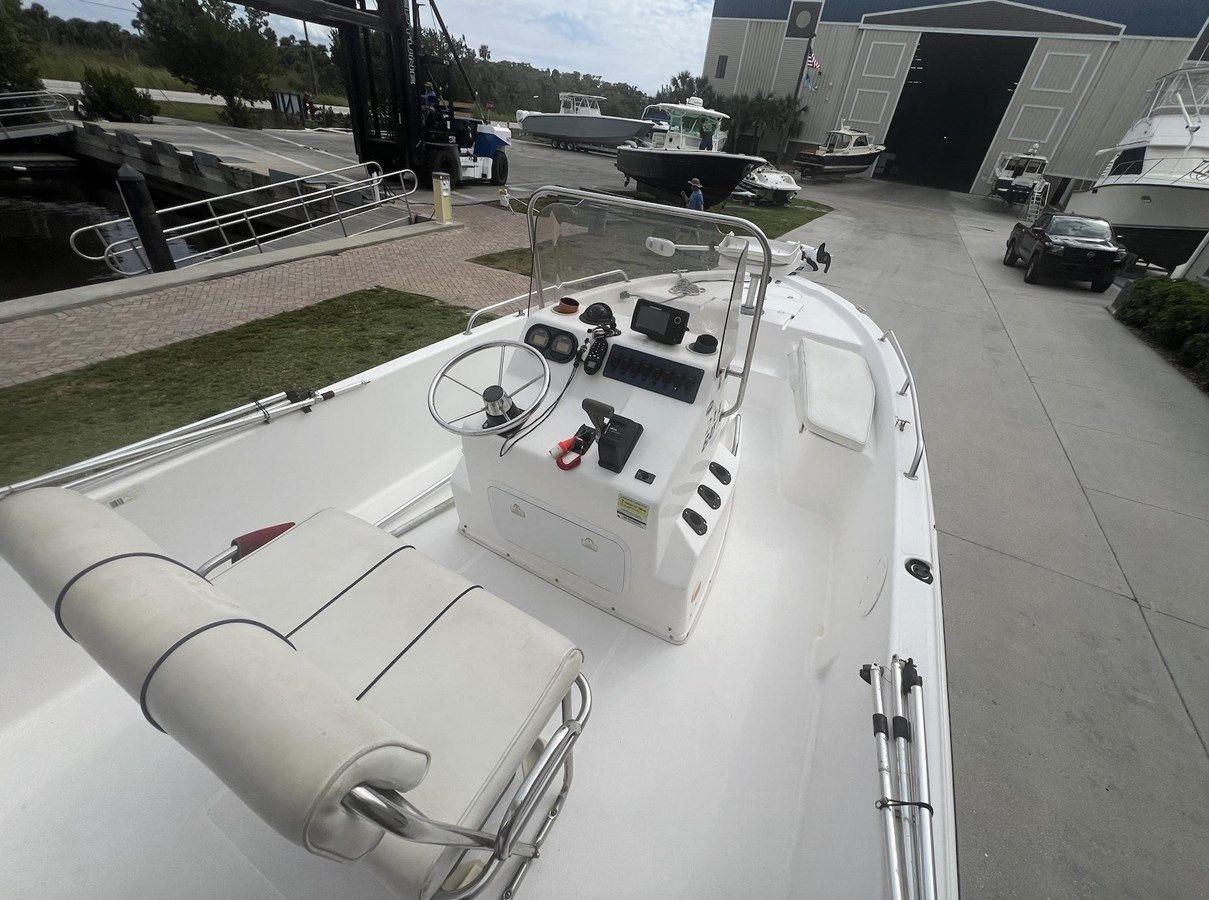 best yacht sales deals 2002 Cobia 211 Bay Boat