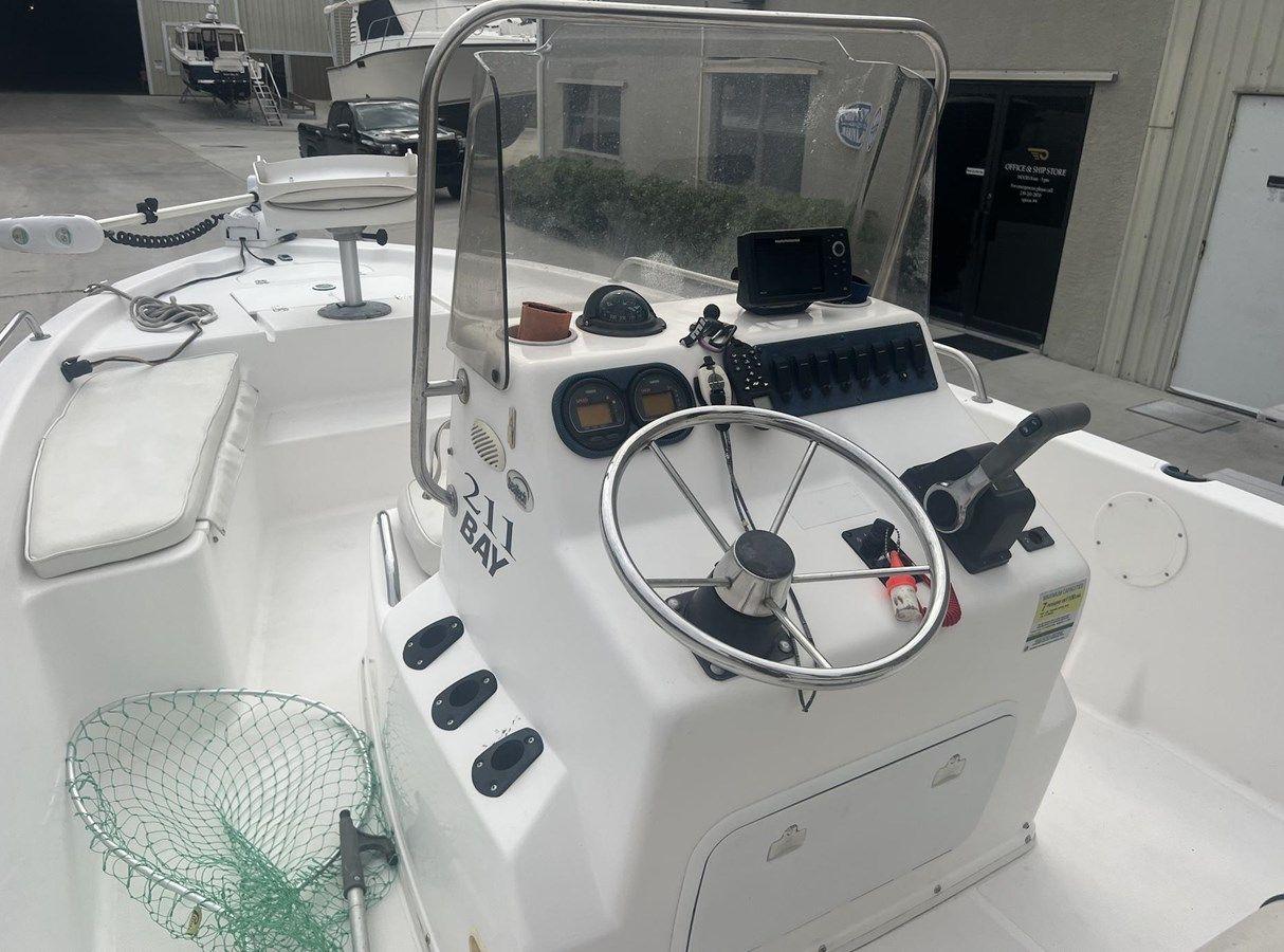 the best price on 2002 Cobia 211 Bay Boat 21