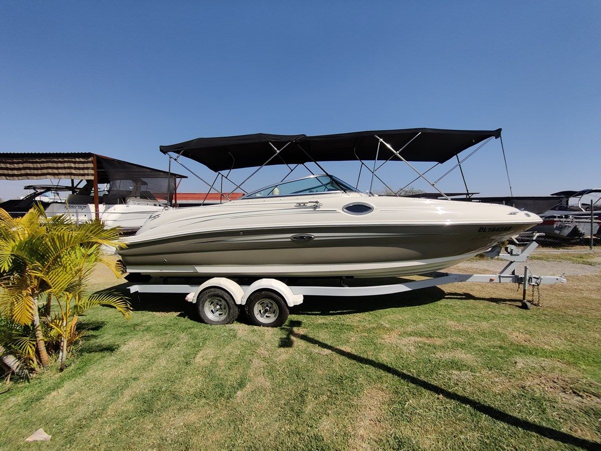 2008 Sea Ray 240 Sundeck @ Tequesquitengo - SEA RAY