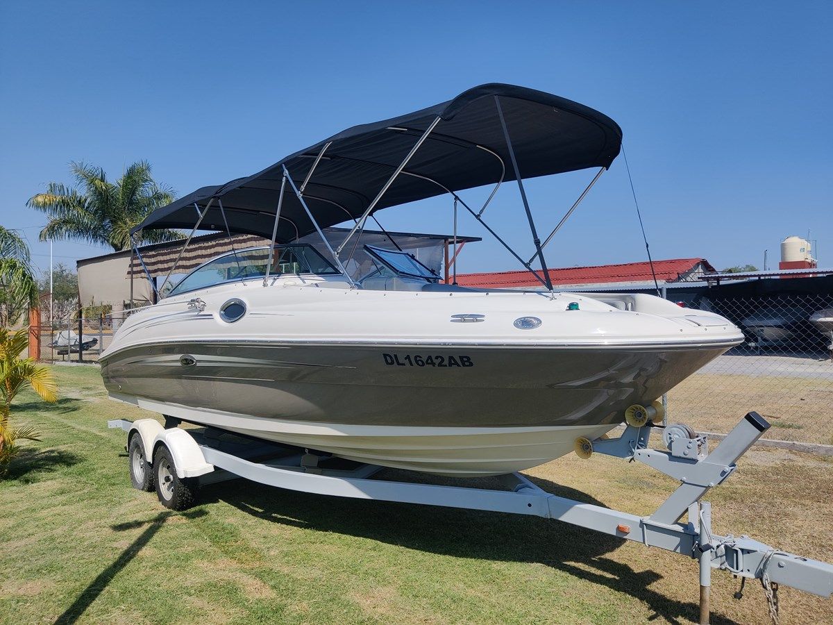 best yacht sales deals 2008 Sea Ray 240 Sundeck @ Tequesquitengo