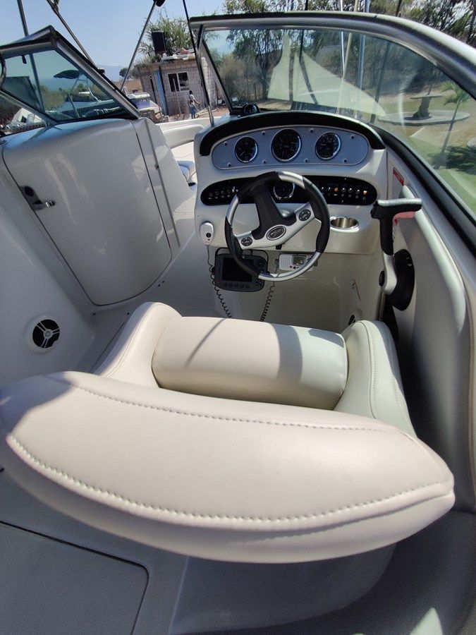 Buy a 2008 Sea Ray 240 Sundeck @ Tequesquitengo 2008 at Shestakov Yacht Sales