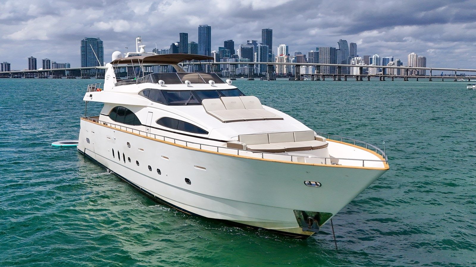 Buy a AZIMUT 100 100 at Shestakov Yacht Sales