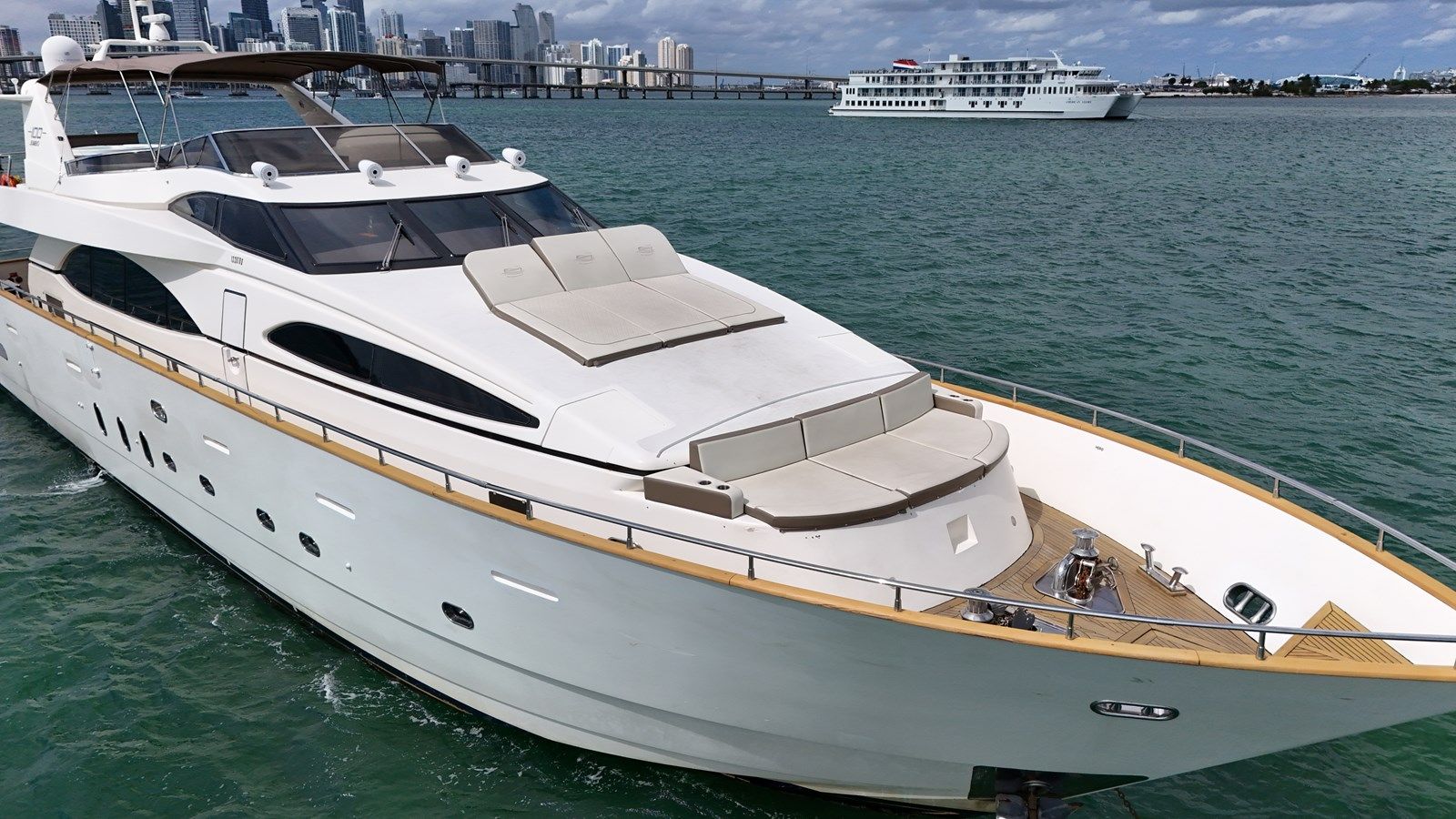 Buy a yacht AZIMUT 100