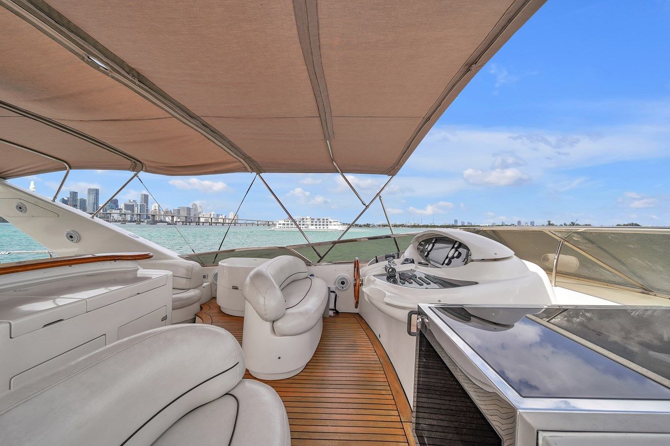 the best price on AZIMUT 100