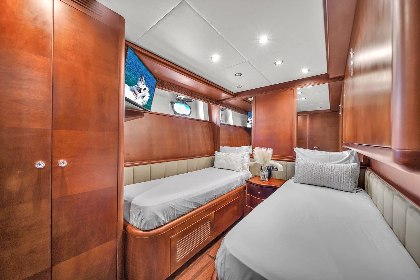 the best price on AZIMUT 100