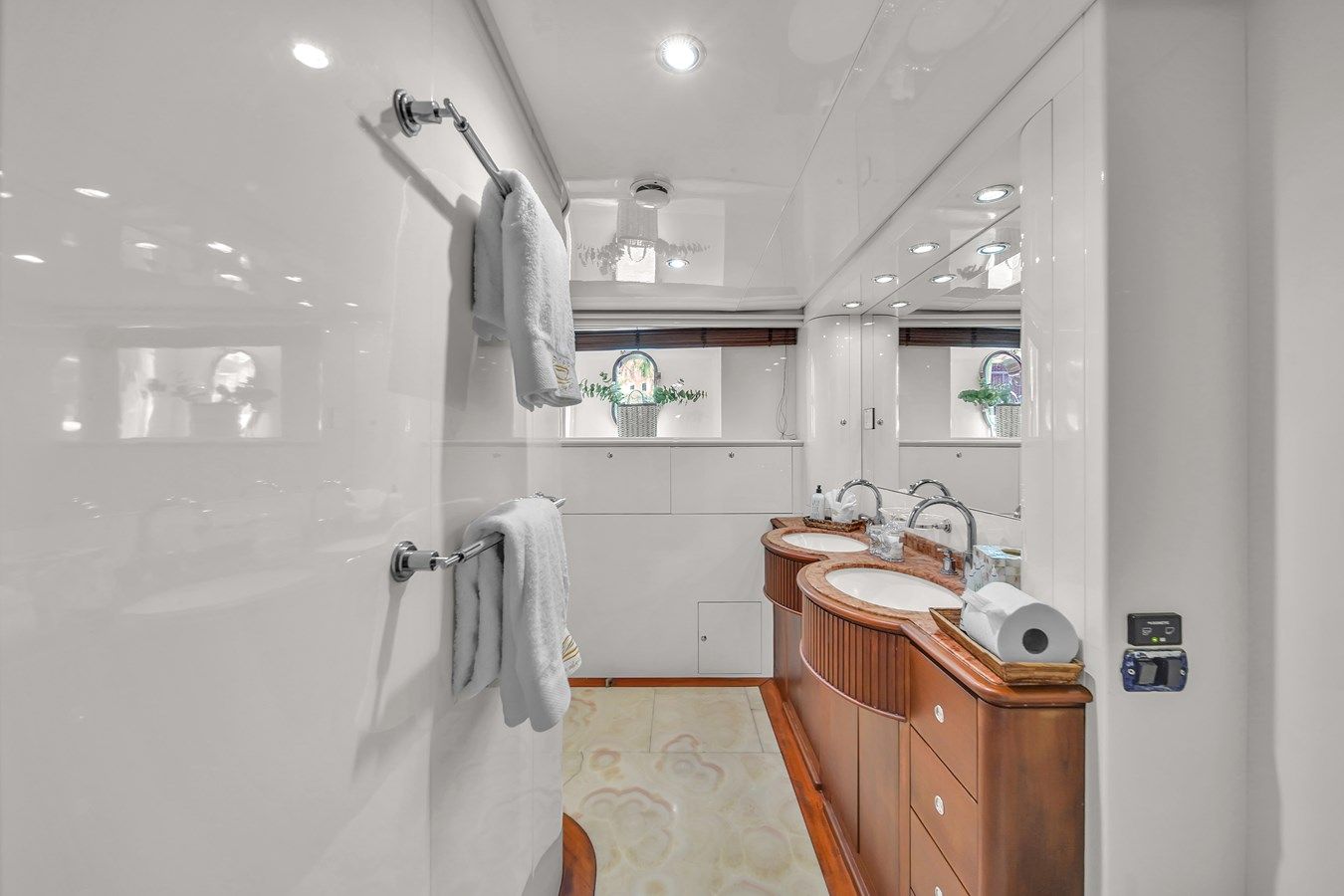 Buy a AZIMUT 100 at Shestakov Yacht Sales