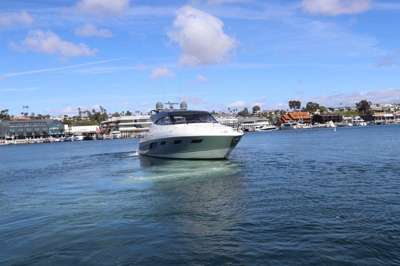 Купить яхту RIVIERA 2020 - RIVIERA AUSTRALIA в Shestakov Yacht Sales