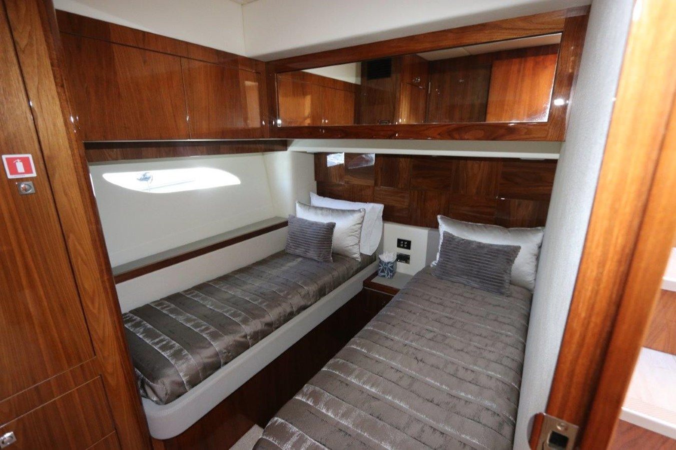 Продажа яхты RIVIERA 2020 - RIVIERA AUSTRALIA