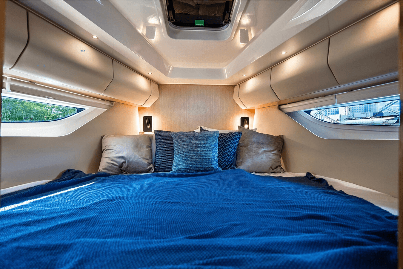 Buy a yacht - V30 HT Weekender