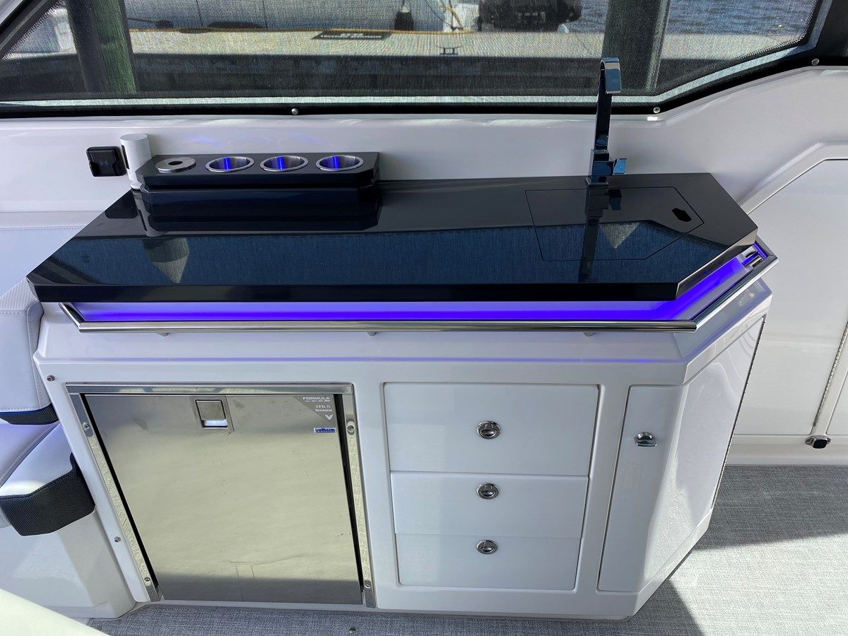 Buy a yacht Four Play 2024