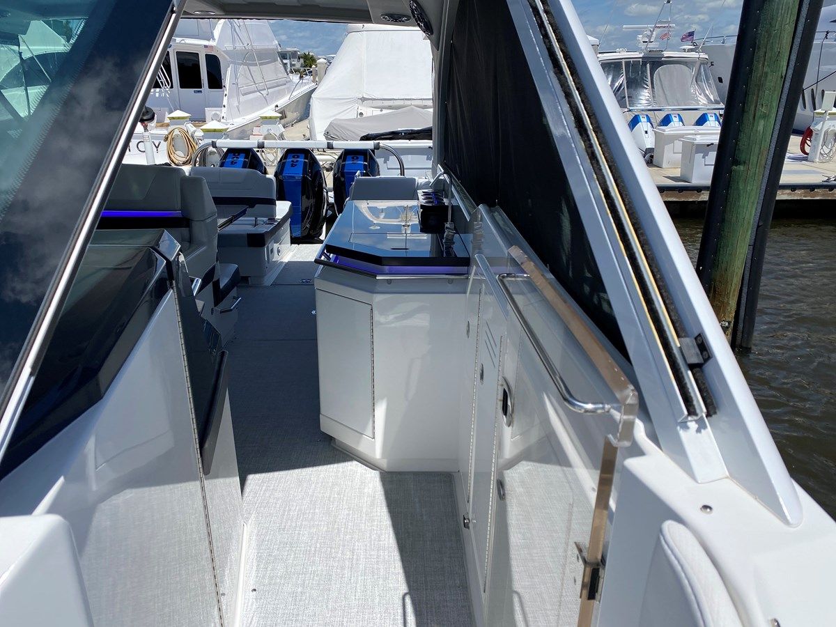 Buy a Four Play - THUNDERBIRDFORMULA at Shestakov Yacht Sales