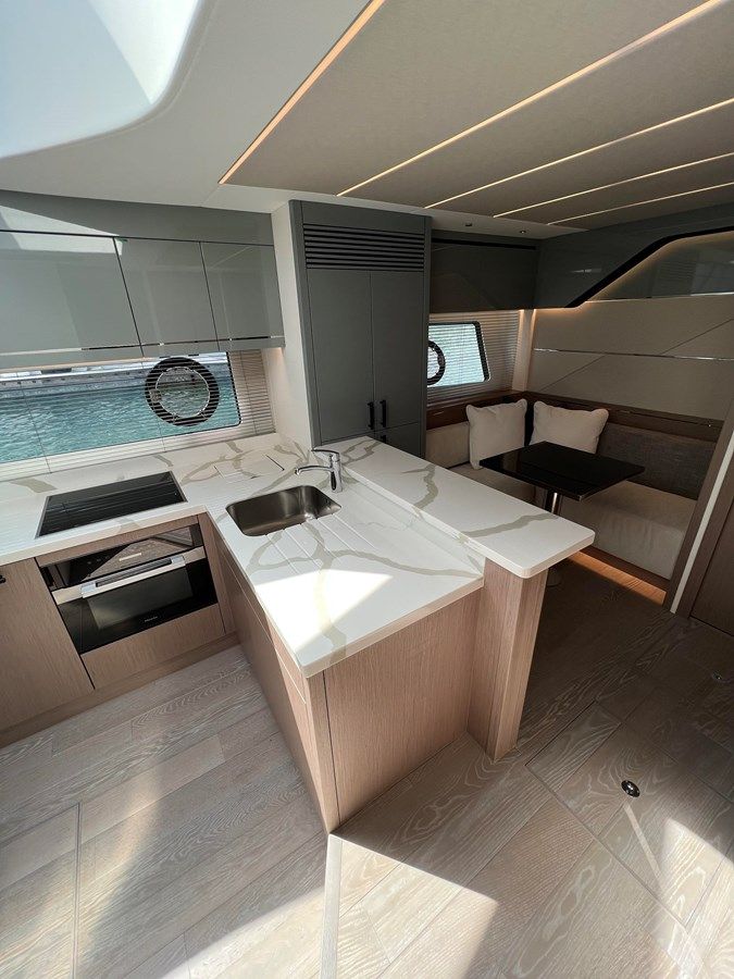 Лучшая цена на Sunseeker 74 Sport Yacht 74
