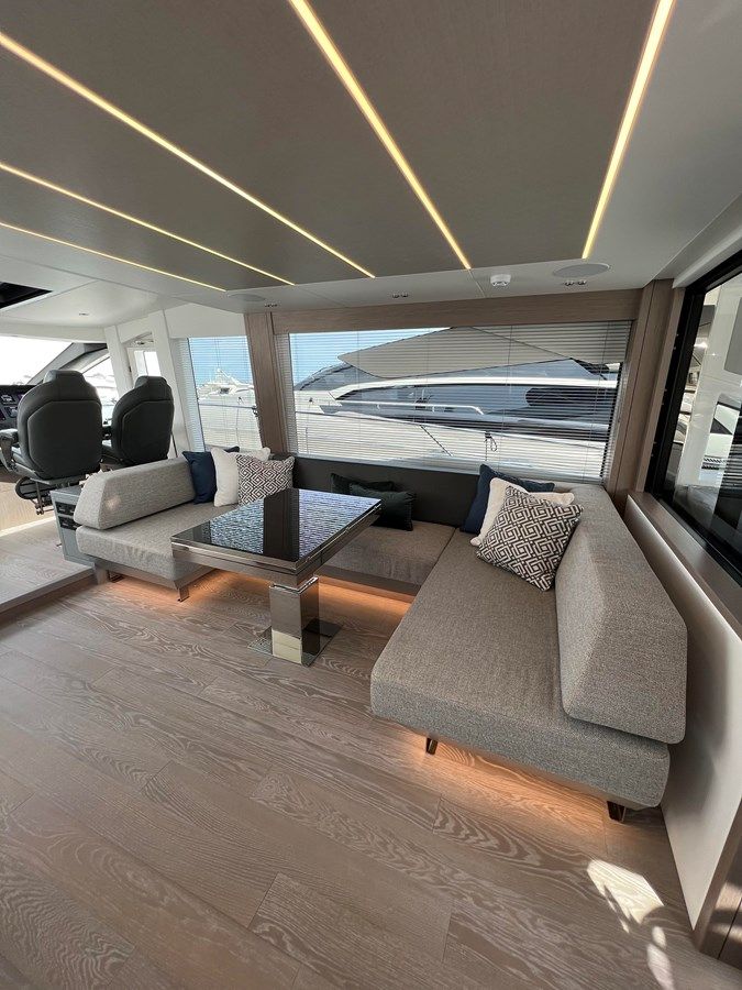 Купить Sunseeker 74 Sport Yacht 2023