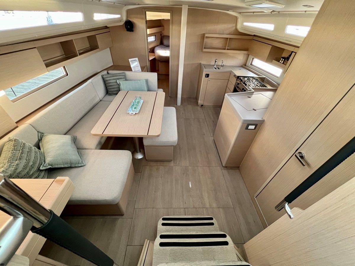 the best price on Oceanis 40.1