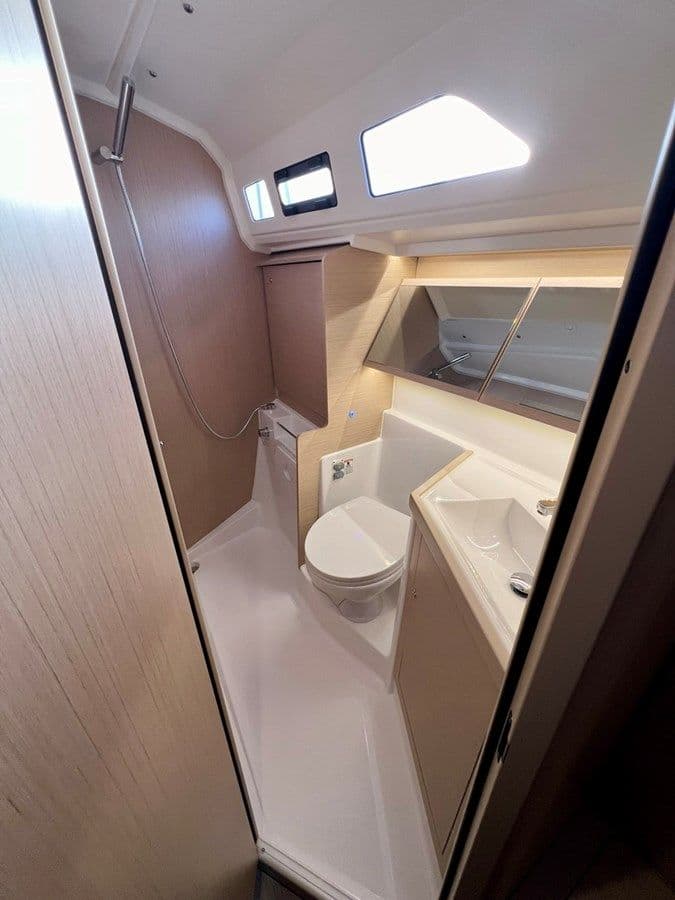 Buy a Oceanis 40.1 42 at Shestakov Yacht Sales