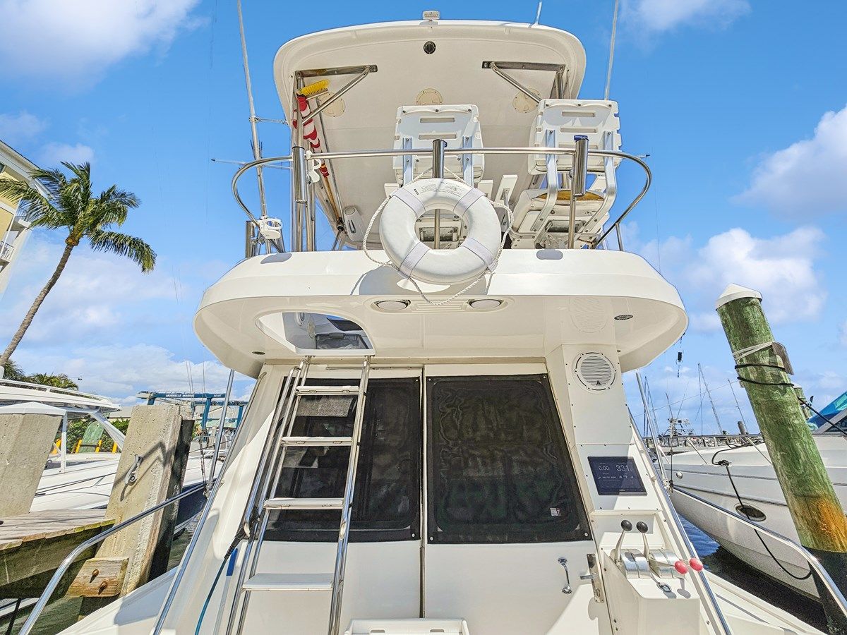 Стоимость яхты - 38 Convertible