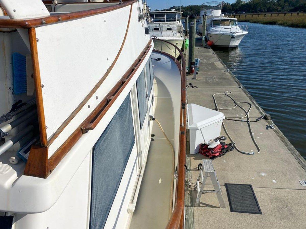 Buy a 1990 Albin 43 Sundeck Trawler 43 at Shestakov Yacht Sales