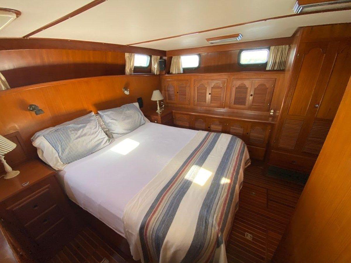the best price on 1990 Albin 43 Sundeck Trawler 1990