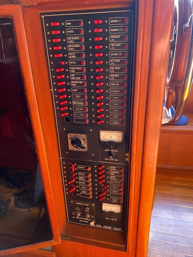 Buy a 1990 Albin 43 Sundeck Trawler 1990 at Shestakov Yacht Sales