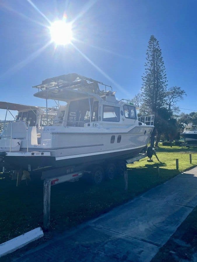 best yacht sales deals 2026 Ranger Tugs R-29 CB Luxury Edition - Jensen Beach, FL - RANGER TUGS