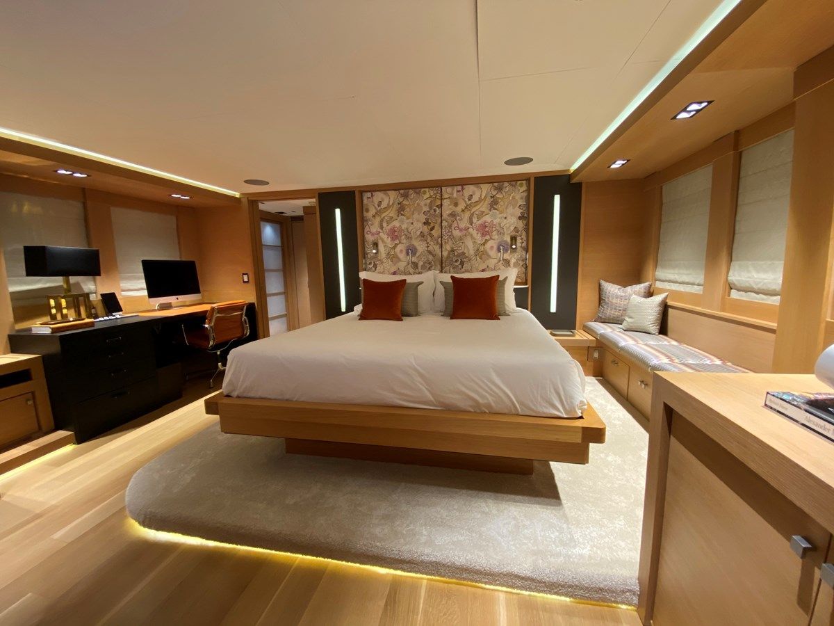 Buy a ESCAPE 120 at Shestakov Yacht Sales