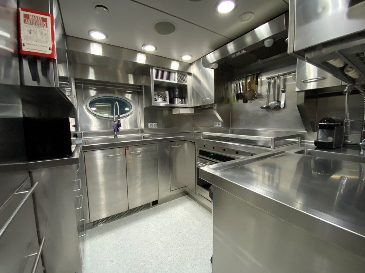 Buy a ESCAPE - PALMER JOHNSON at Shestakov Yacht Sales