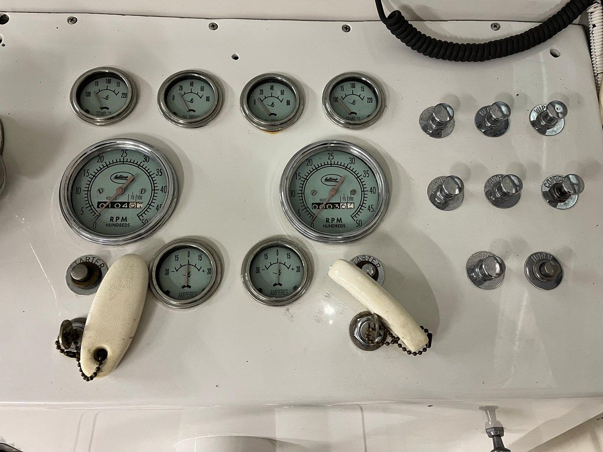 1968 Hatteras Cruiser - Hatteras yacht sale